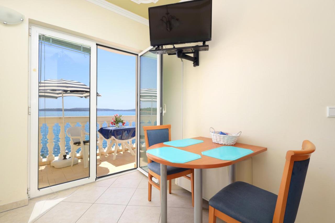 Family Friendly Seaside Apartments Brodarica, Sibenik - 15270 Exterior foto
